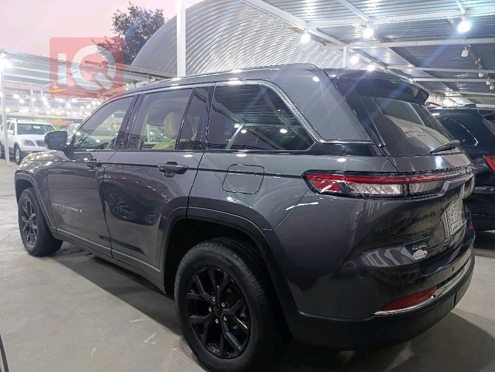 جیپ گراند شیرۆکی